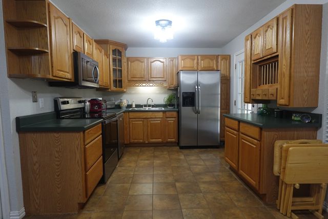1414 W Torrey Street, Granbury, TX 76048