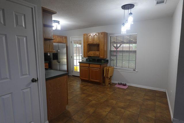1414 W Torrey Street, Granbury, TX 76048