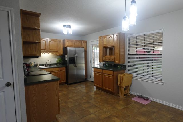 1414 W Torrey Street, Granbury, TX 76048