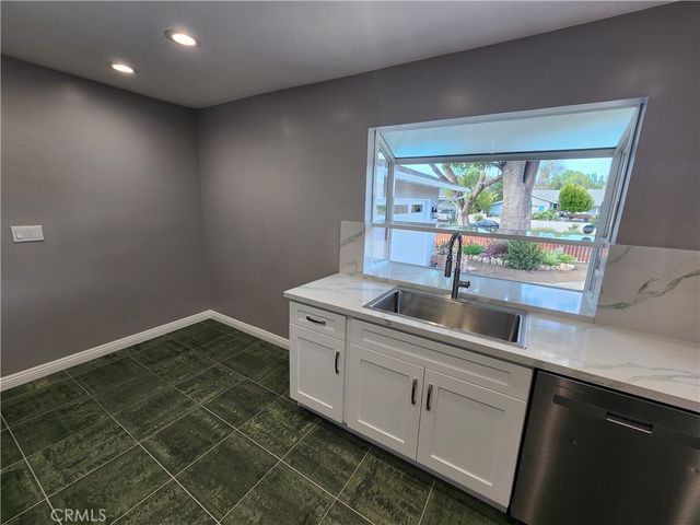 22240 Burton, Canoga Park, CA 91304