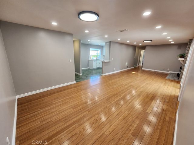 22240 Burton, Canoga Park, CA 91304