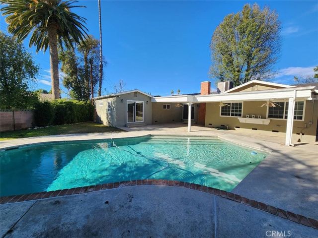 22240 Burton, Canoga Park, CA 91304