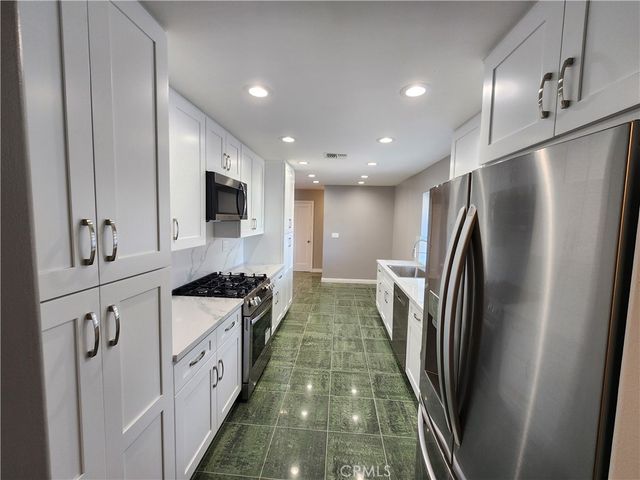 22240 Burton, Canoga Park, CA 91304