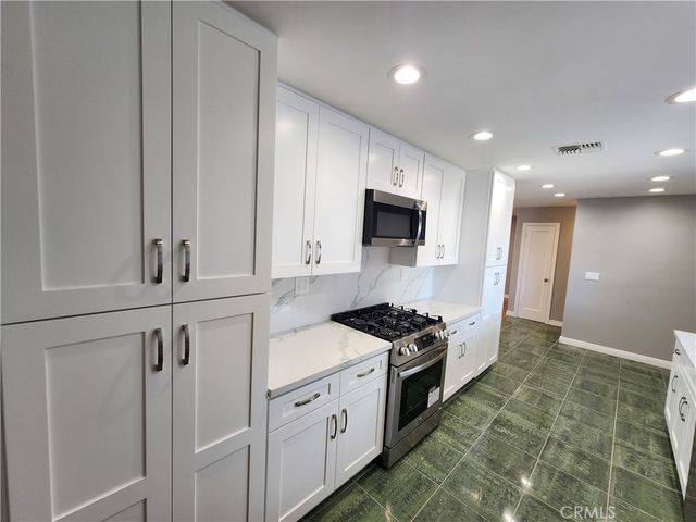 22240 Burton, Canoga Park, CA 91304