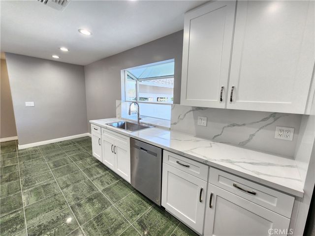 22240 Burton, Canoga Park, CA 91304