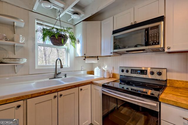 1063 Joe Davis Road, Tiger, GA 30576