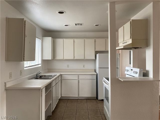 1662 North Lamont Street 202, Las Vegas, NV 89115