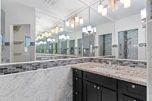 5328 E PINCHOT Avenue, Phoenix, AZ 85018