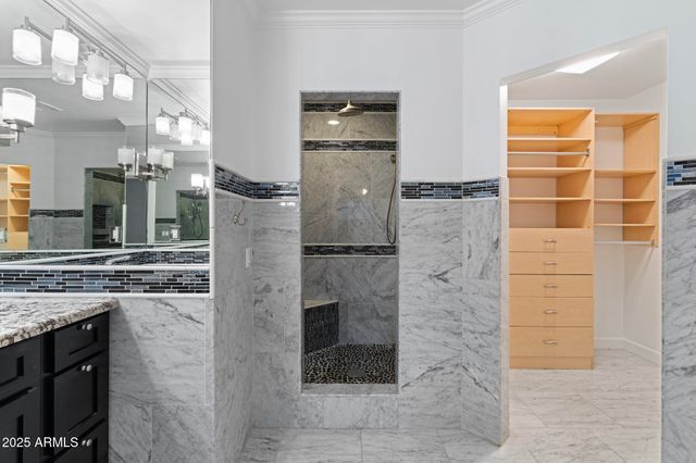 5328 E PINCHOT Avenue, Phoenix, AZ 85018