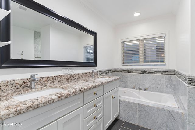 5328 E PINCHOT Avenue, Phoenix, AZ 85018