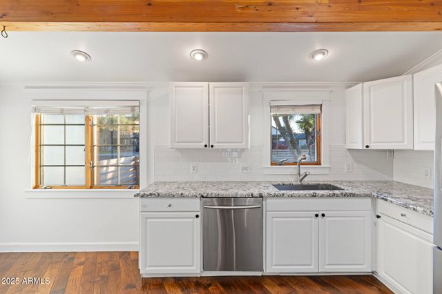 5328 E PINCHOT Avenue, Phoenix, AZ 85018