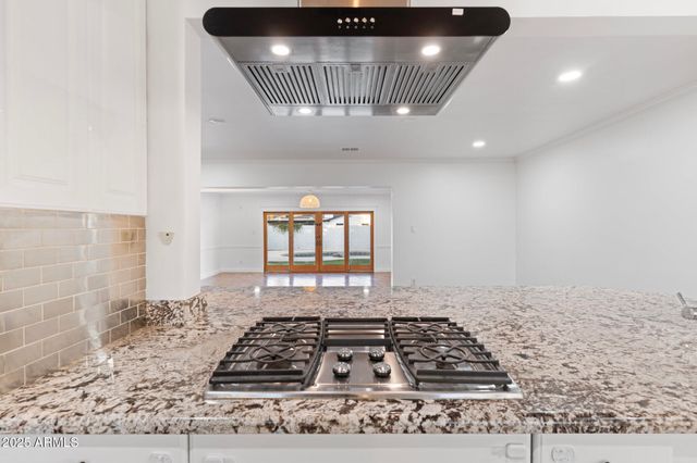 5328 E PINCHOT Avenue, Phoenix, AZ 85018