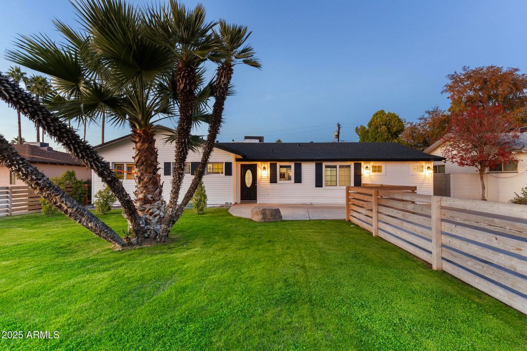 5328 E PINCHOT Avenue, Phoenix, AZ 85018