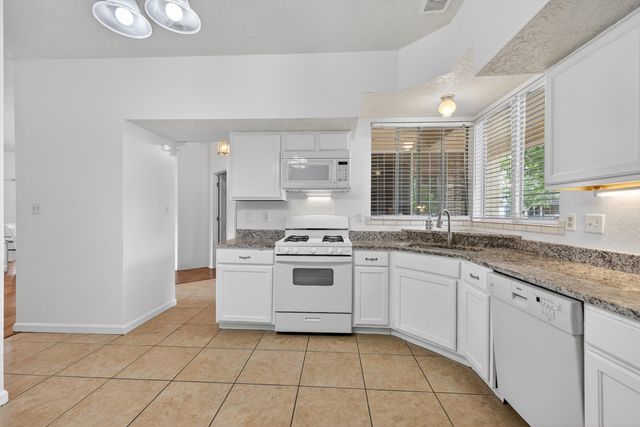 1649 Lark Spur Drive NE, Rio Rancho, NM 87144