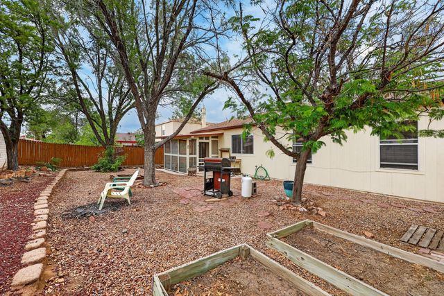 1649 Lark Spur Drive NE, Rio Rancho, NM 87144