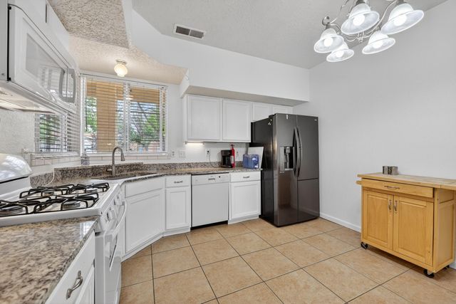1649 Lark Spur Drive NE, Rio Rancho, NM 87144