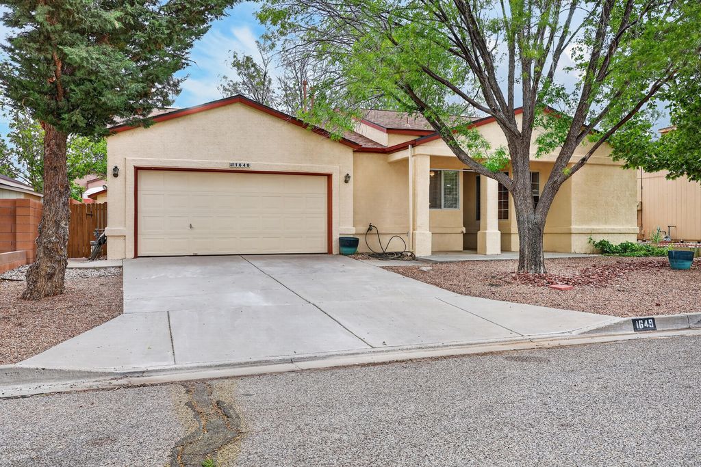 1649 Lark Spur Drive NE, Rio Rancho, NM 87144