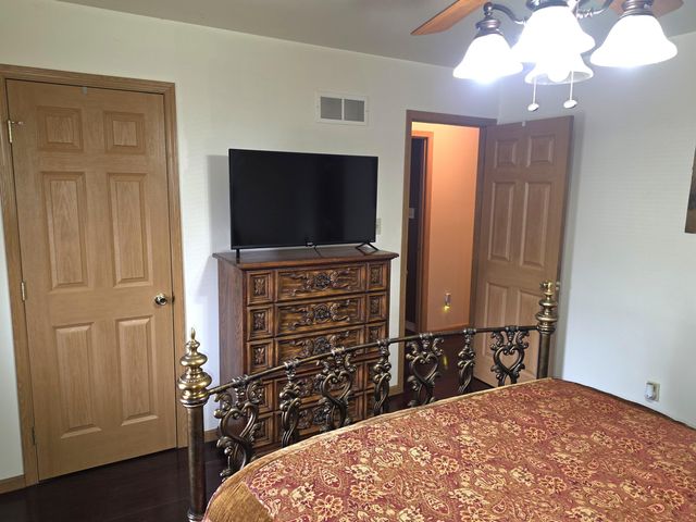 8389 Buchanan Street, Merrillville, IN 46410