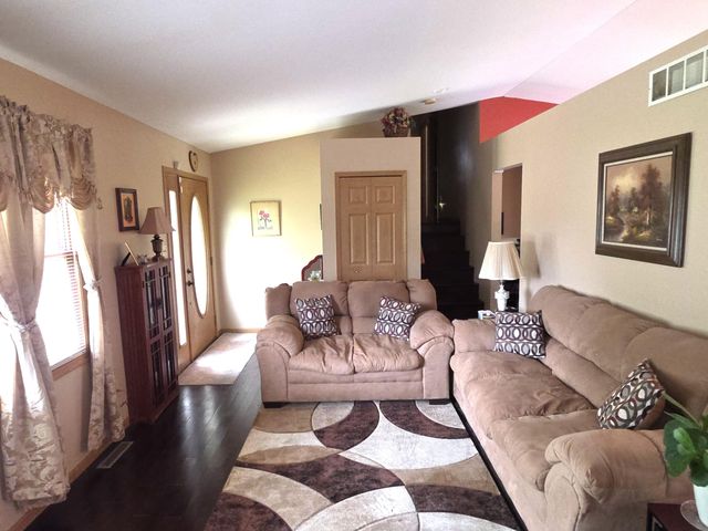 8389 Buchanan Street, Merrillville, IN 46410
