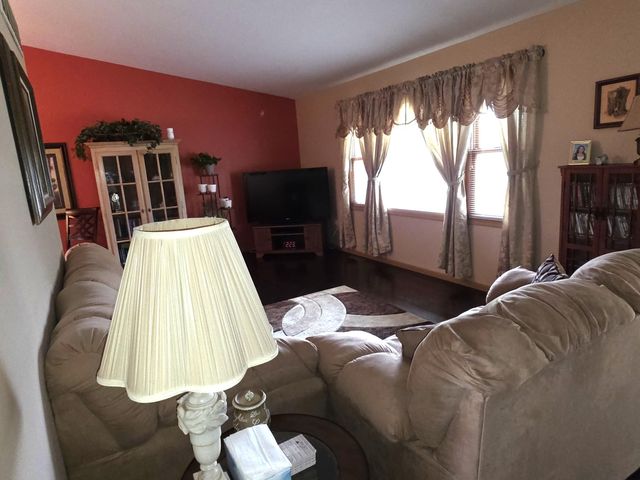8389 Buchanan Street, Merrillville, IN 46410