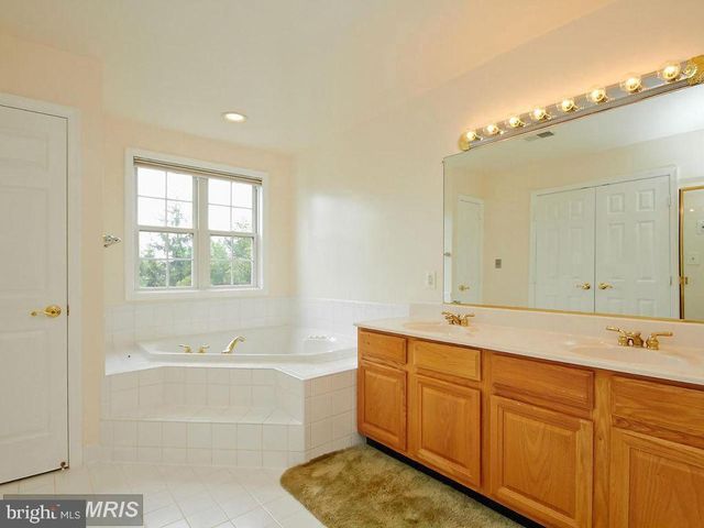 13591 CEDAR RUN LN, Herndon, VA 20171