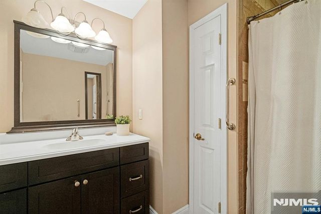 51 Rutherford Place, Montvale, NJ 07645