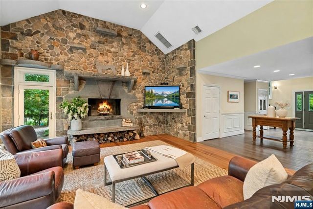 51 Rutherford Place, Montvale, NJ 07645