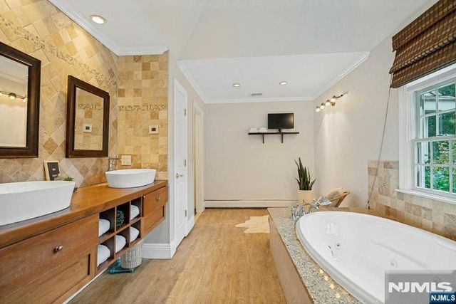 51 Rutherford Place, Montvale, NJ 07645