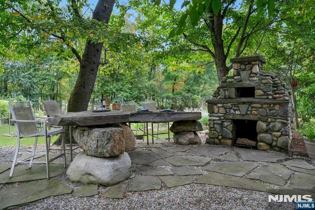 51 Rutherford Place, Montvale, NJ 07645