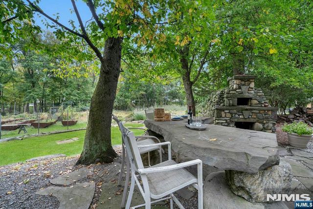 51 Rutherford Place, Montvale, NJ 07645