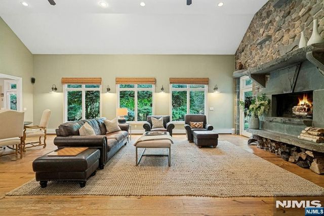 51 Rutherford Place, Montvale, NJ 07645