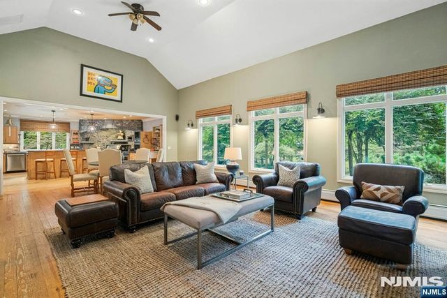 51 Rutherford Place, Montvale, NJ 07645