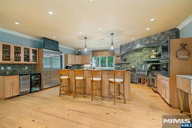 51 Rutherford Place, Montvale, NJ 07645