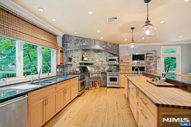 51 Rutherford Place, Montvale, NJ 07645