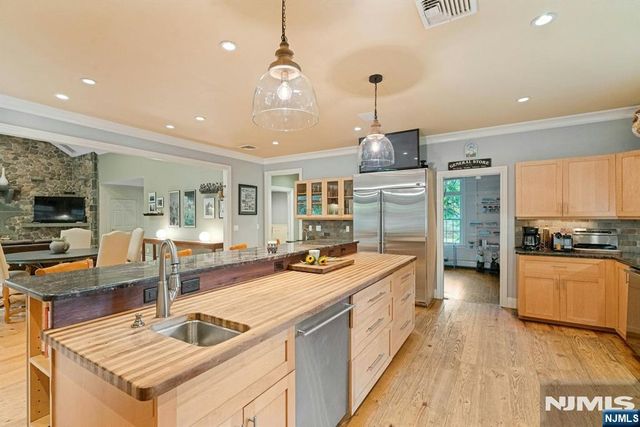 51 Rutherford Place, Montvale, NJ 07645