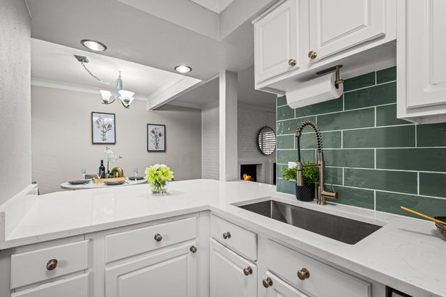 5934 Sandhurst Lane 109, Dallas, TX 75206