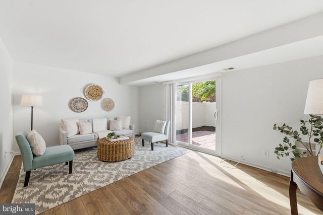 5603 INDEPENDENCE CIR, Alexandria, VA 22312