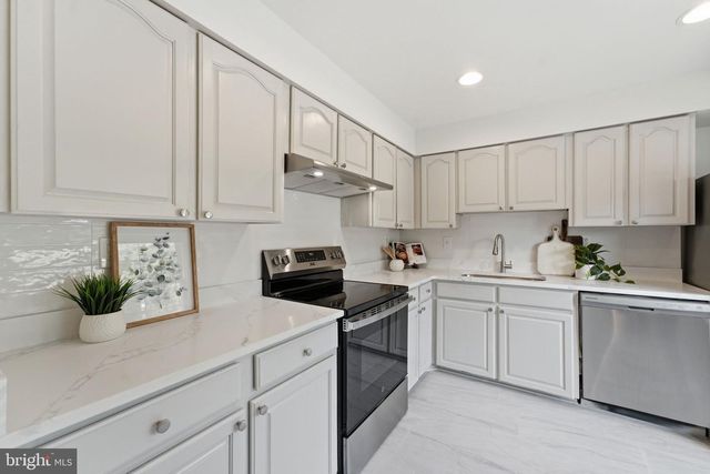 5603 INDEPENDENCE CIR, Alexandria, VA 22312