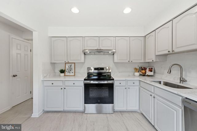 5603 INDEPENDENCE CIR, Alexandria, VA 22312
