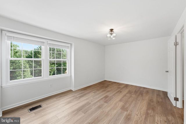 5603 INDEPENDENCE CIR, Alexandria, VA 22312