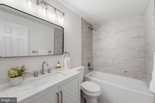 5603 INDEPENDENCE CIR, Alexandria, VA 22312