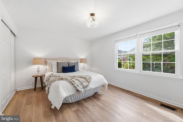 5603 INDEPENDENCE CIR, Alexandria, VA 22312