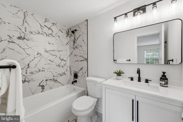 5603 INDEPENDENCE CIR, Alexandria, VA 22312