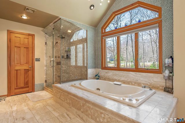 67 Hunters Crossing, Burlington, CT 06013