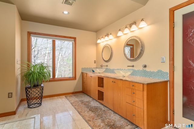 67 Hunters Crossing, Burlington, CT 06013