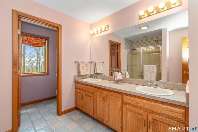 67 Hunters Crossing, Burlington, CT 06013