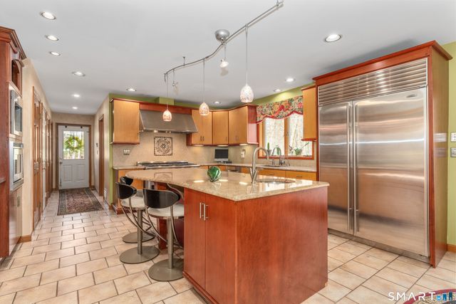 67 Hunters Crossing, Burlington, CT 06013