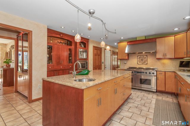 67 Hunters Crossing, Burlington, CT 06013