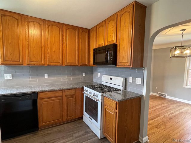 13203 Chestnut Street, Southgate, MI 48195