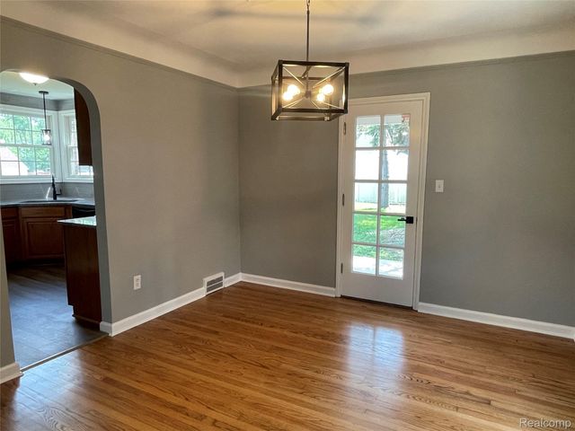 13203 Chestnut Street, Southgate, MI 48195